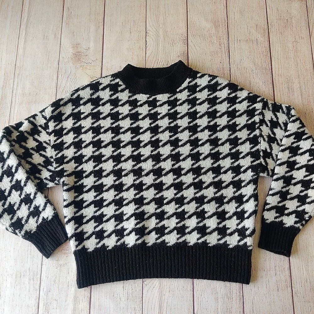 H&M houndstooth drop shoulder wool blend sweater XS